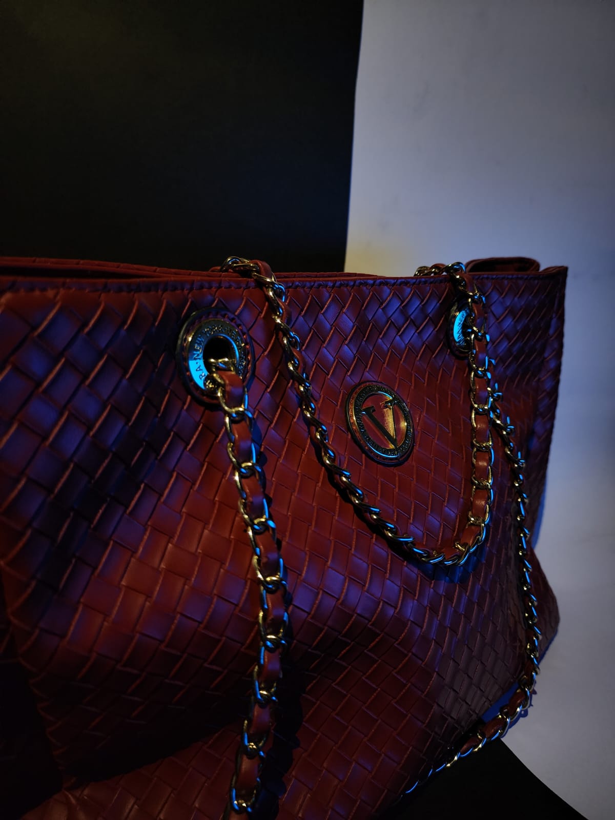 VERA WANG RED BASKET (VINTAGE)