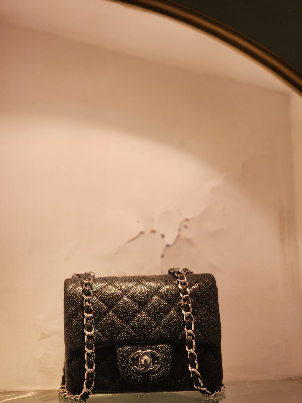 CHANEL BLACK LEATHER CLASSIC FLAP