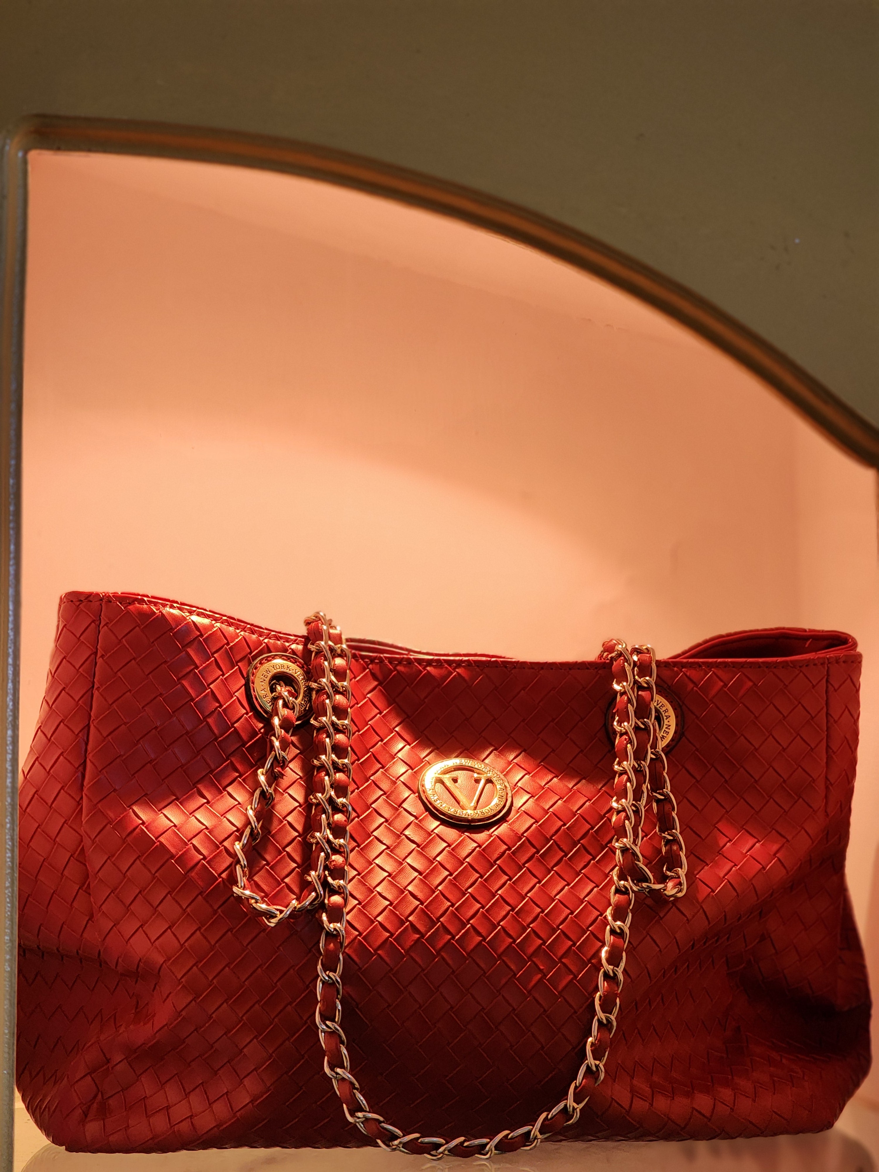 VERA WANG RED BASKET (VINTAGE)