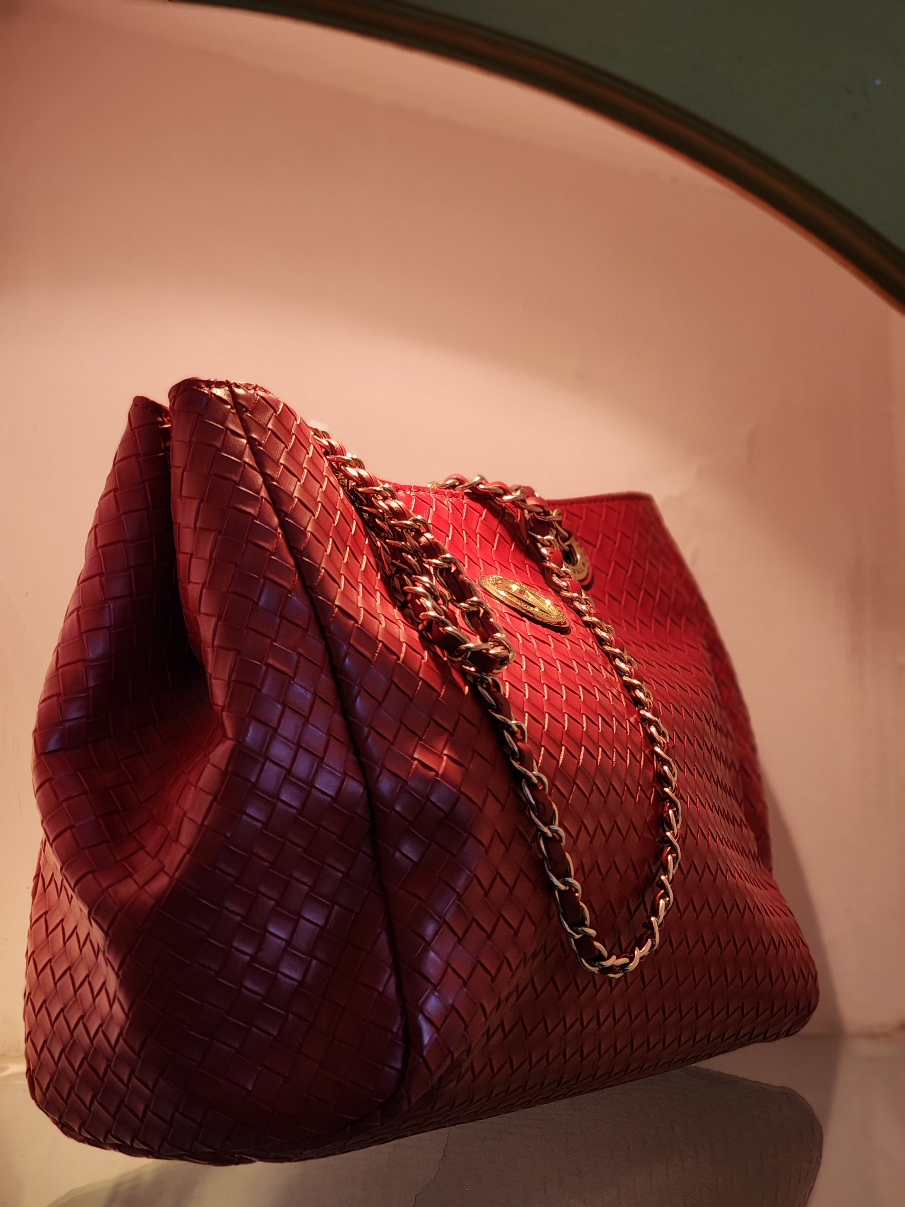 VERA WANG RED BASKET (VINTAGE)